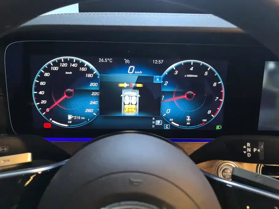 Mercedes-Benz E-Class 2023 — фото 13