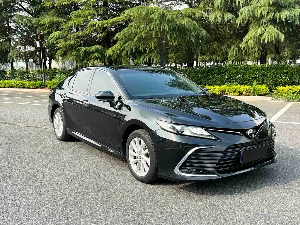 Toyota Camry 2022 — фото 2