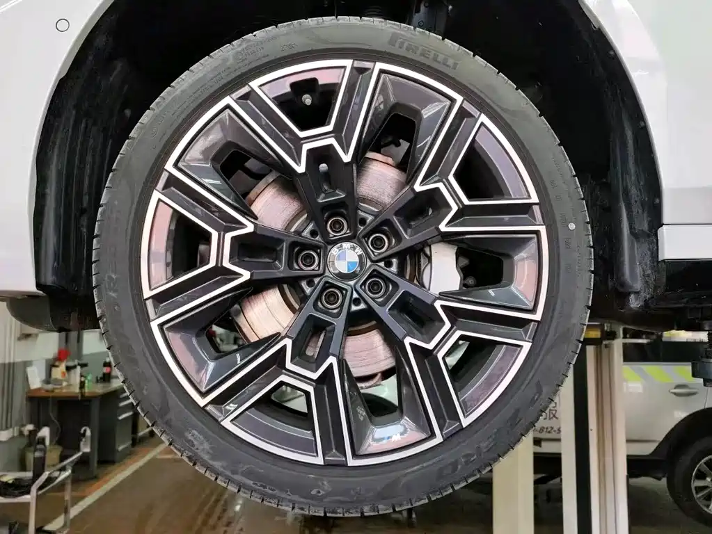BMW 5 Series — фото 14
