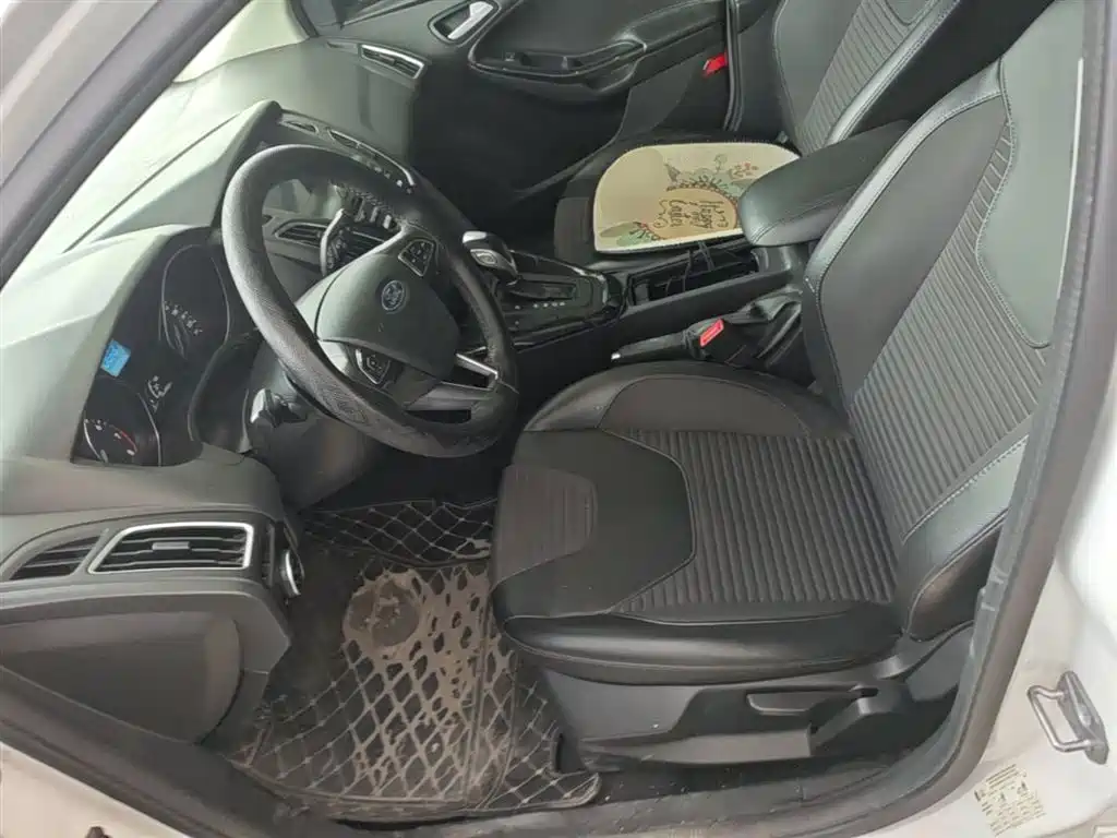 Ford Focus 2020 — фото 15