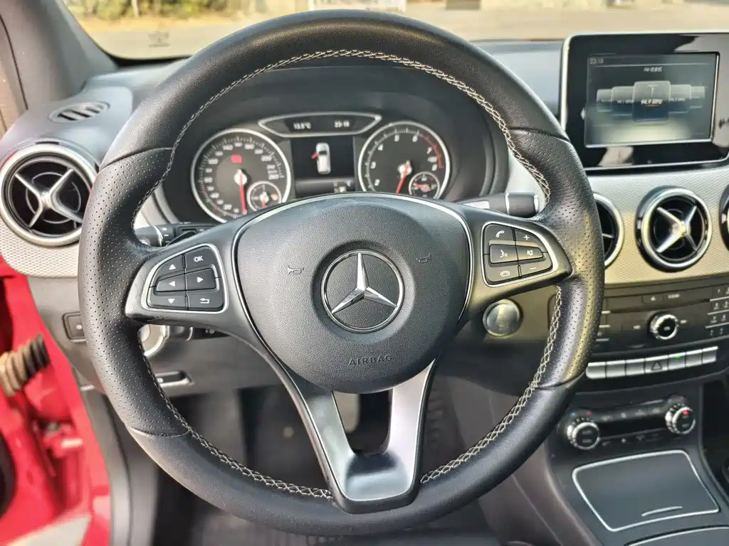 Mercedes-Benz B-Class 2017 — фото 25