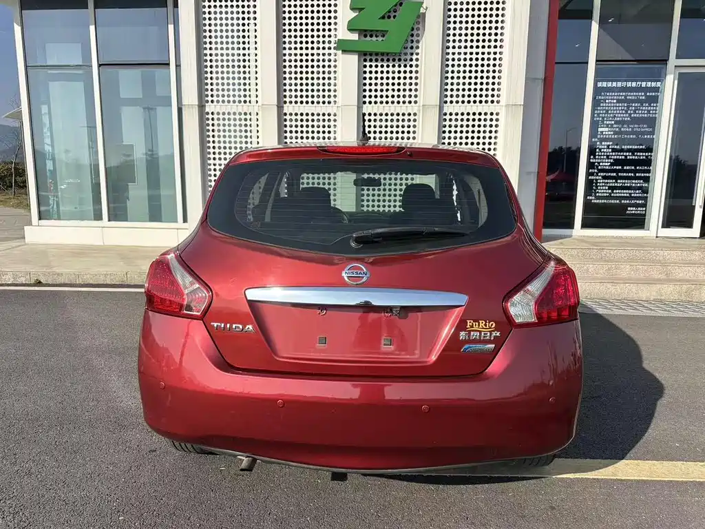Nissan Tiida 2015 — фото 9