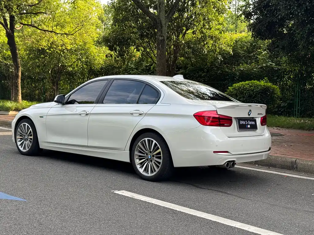 BMW 3 Series 2019 — фото 9