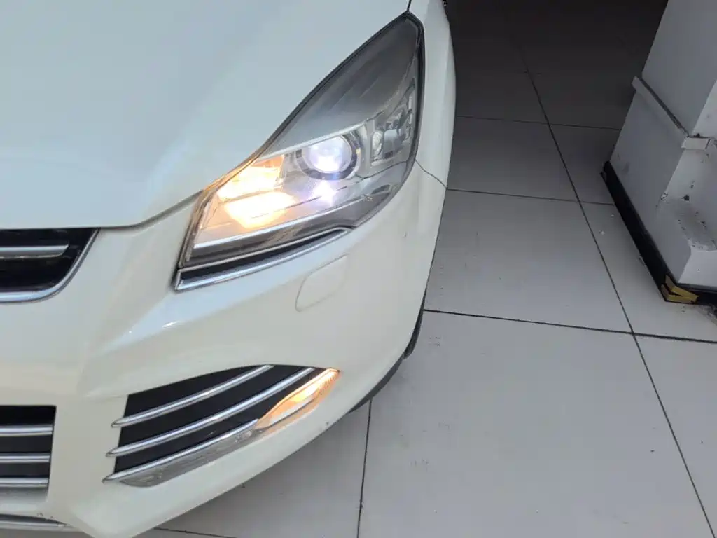 Ford Kuga 2015 — фото 24