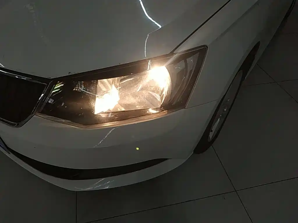 Skoda Fabia 2018 — фото 24