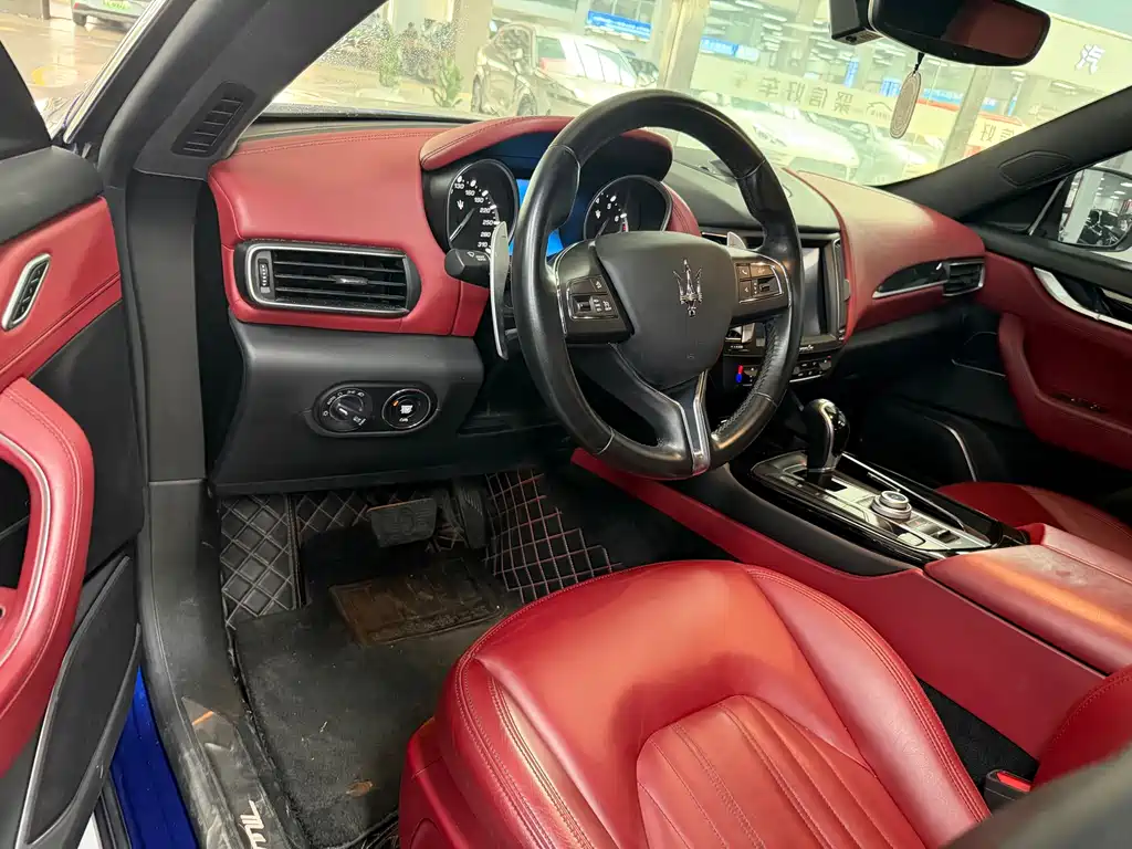 Maserati Levante 2018 — фото 11