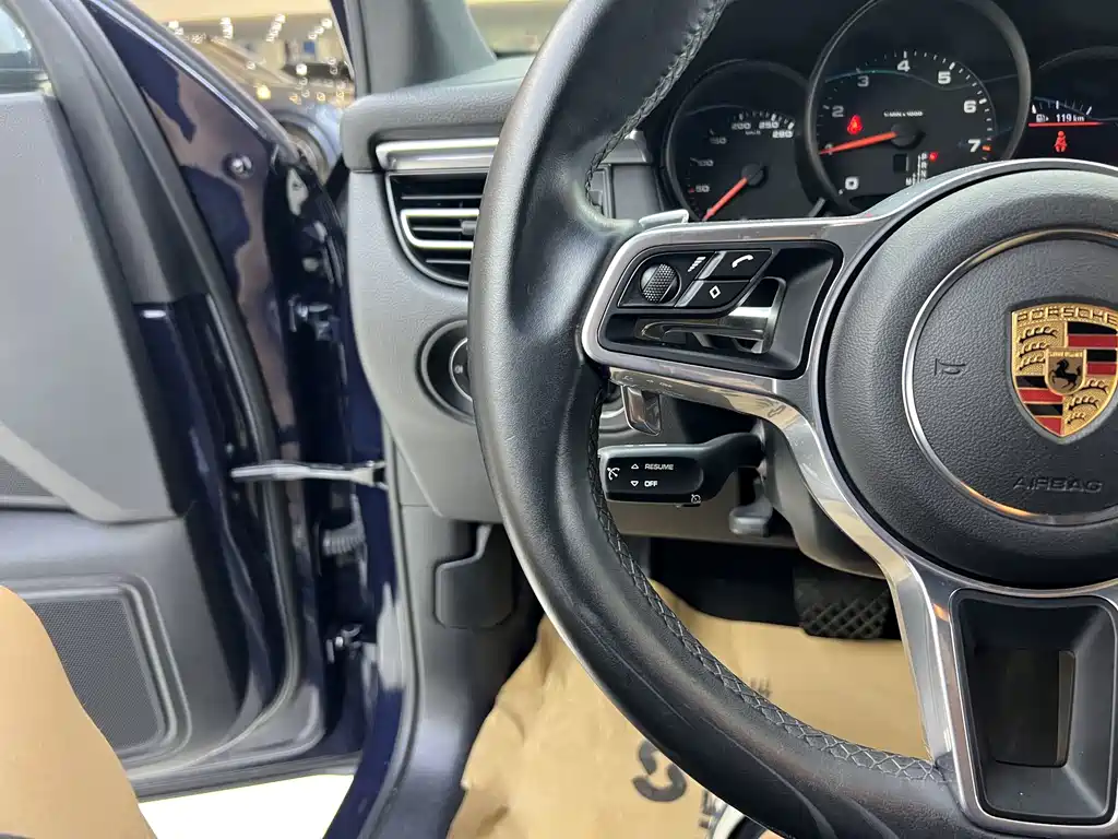 Porsche Macan 2019 — фото 17