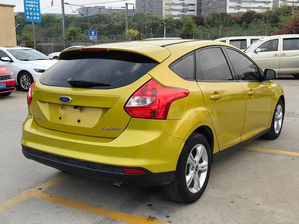 Ford Focus 2014 — фото 10