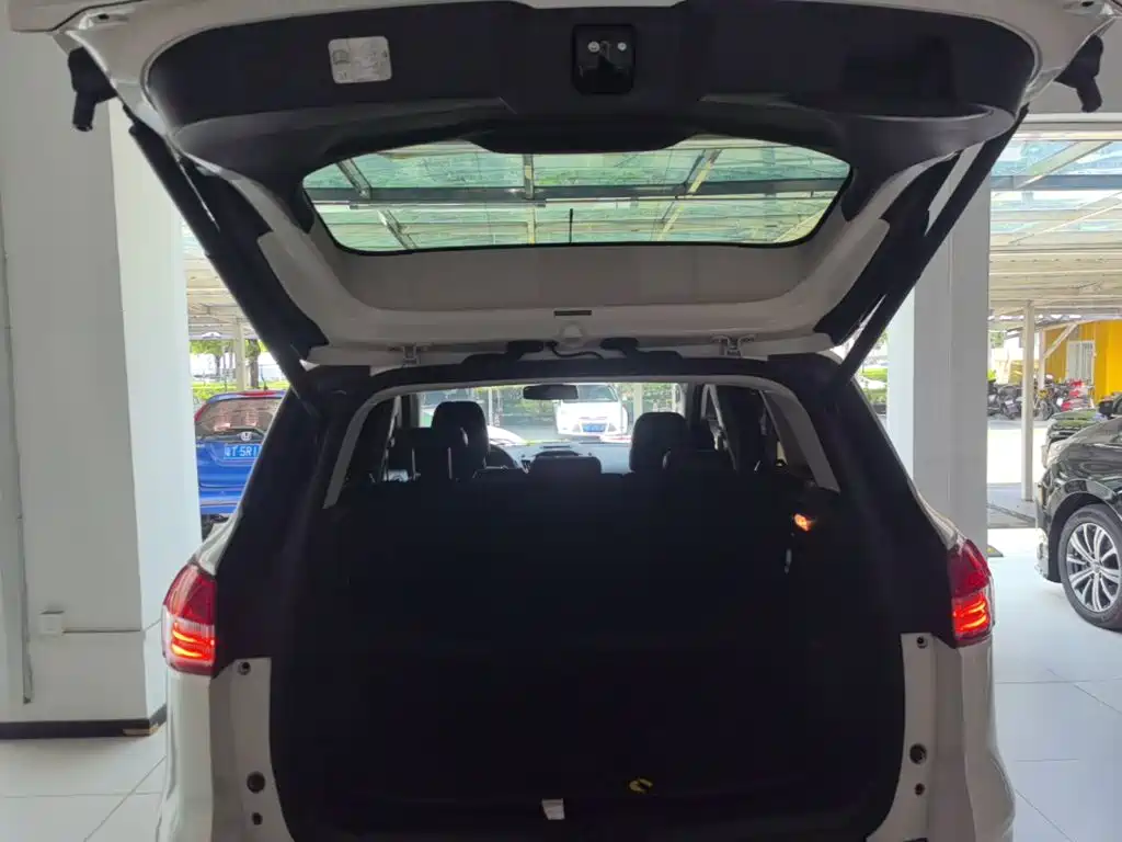 Ford Kuga 2015 — фото 19