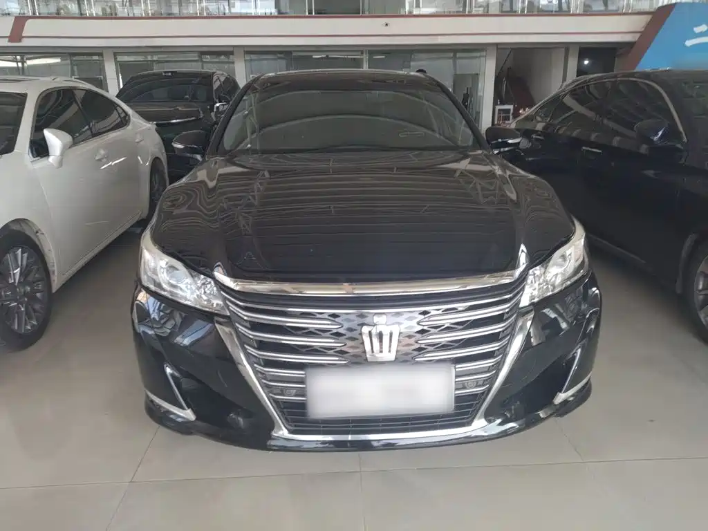 Toyota Crown 2016