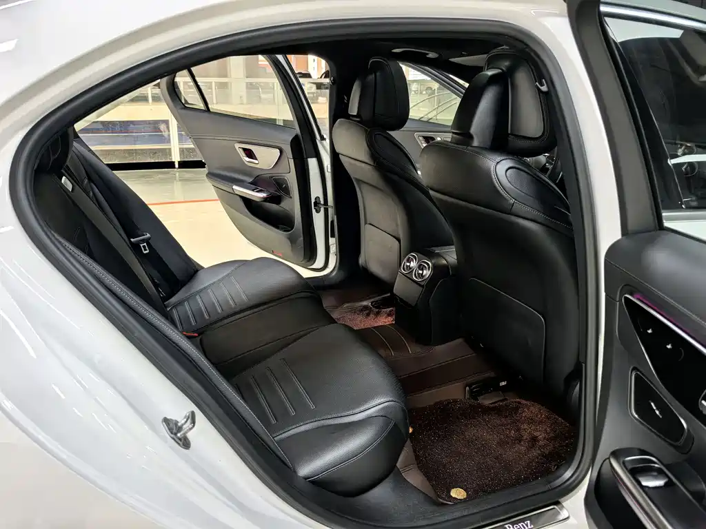 Mercedes-Benz C-Class 2023 — фото 15