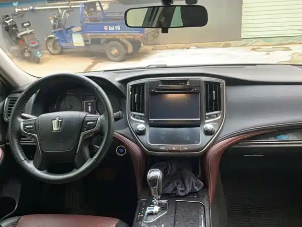 Toyota Crown 2019