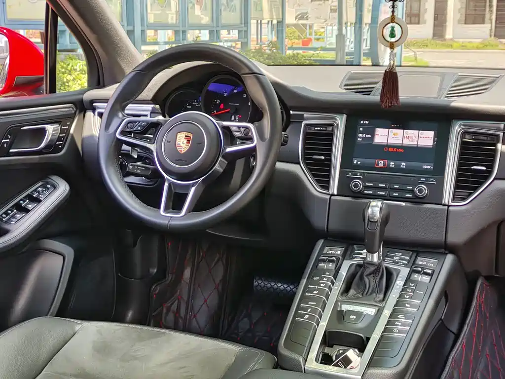 Porsche Macan 2018 — фото 10