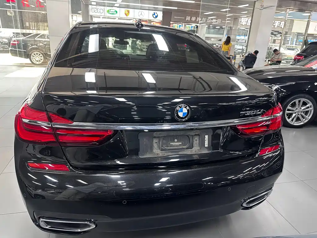 BMW 7 Series 2018 — фото 12