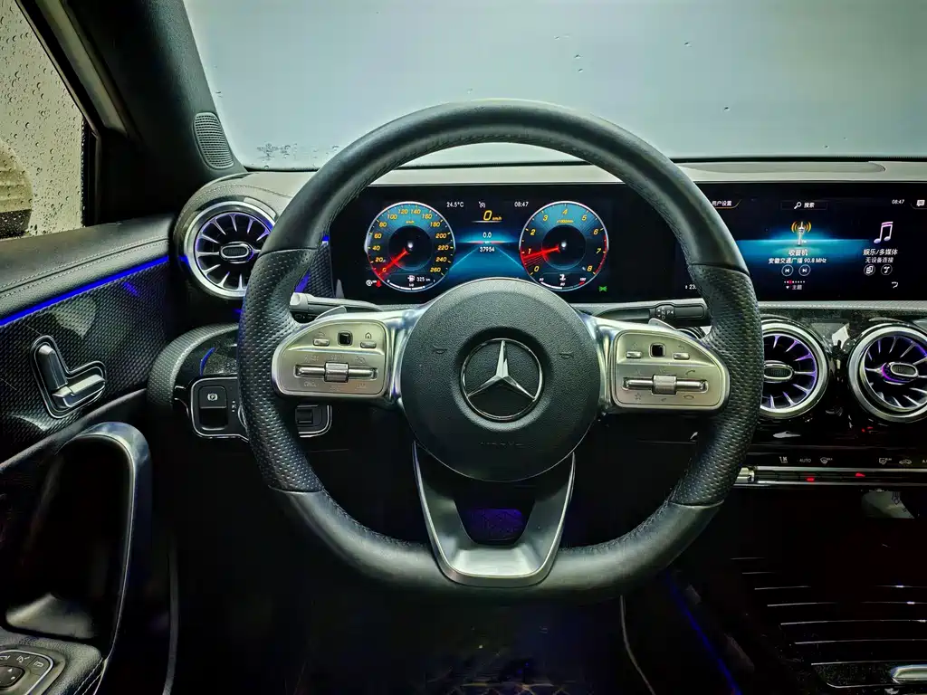 Mercedes-Benz A-Class 2022 — фото 9