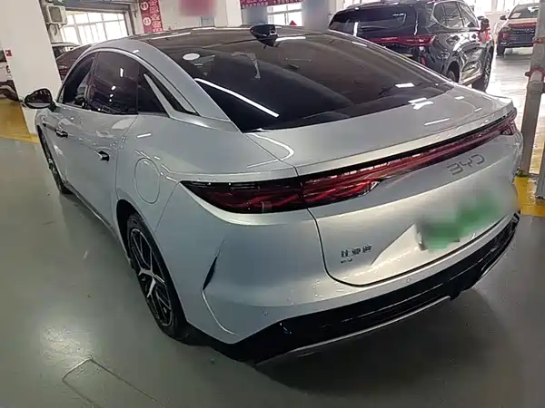 BYD Han L 2025