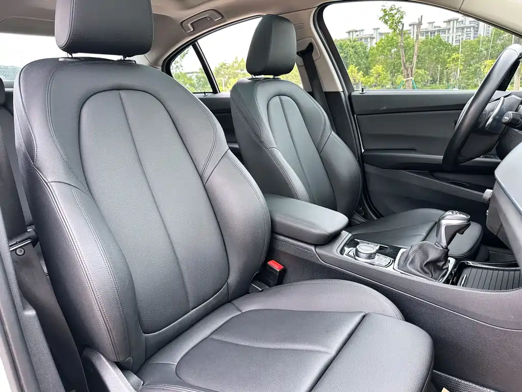 BMW 1 Series 2019 — фото 13