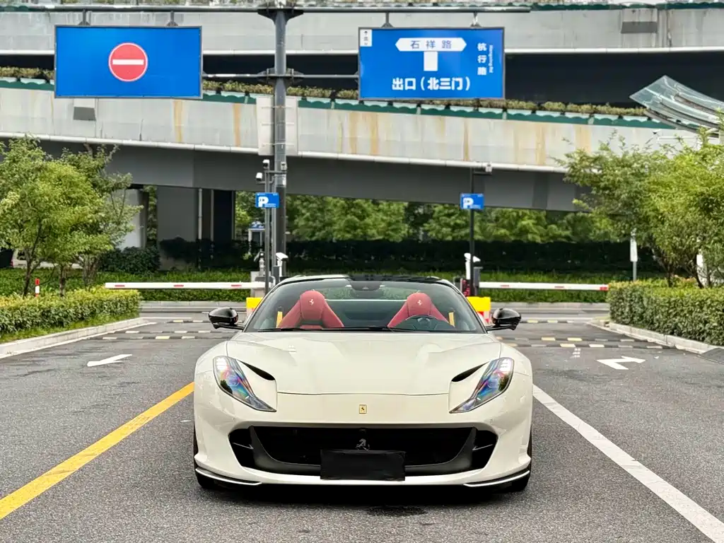 Ferrari 812 2023 — фото 1