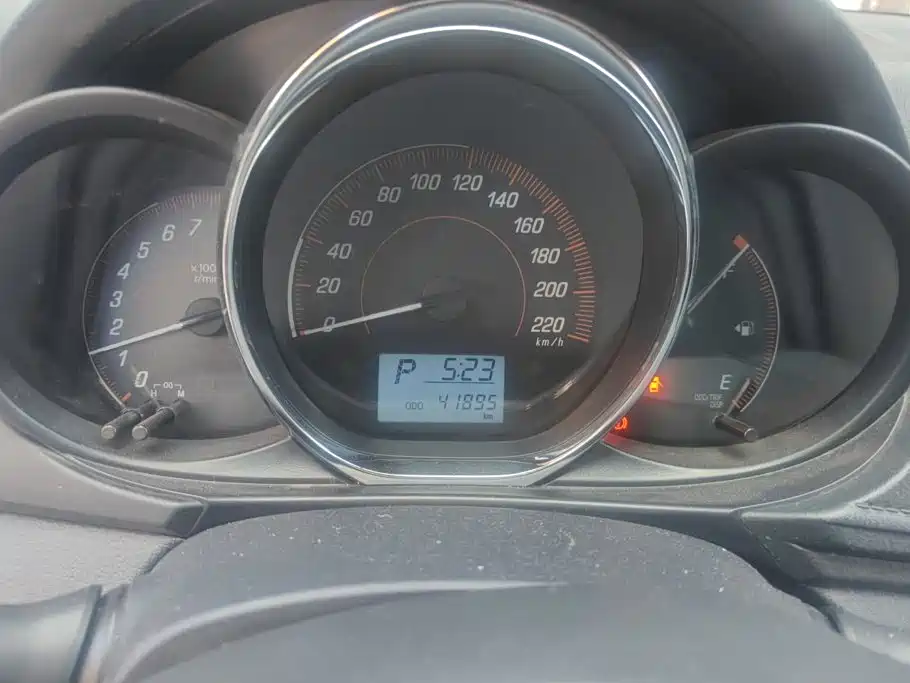 Toyota Yaris L 2021 — фото 14