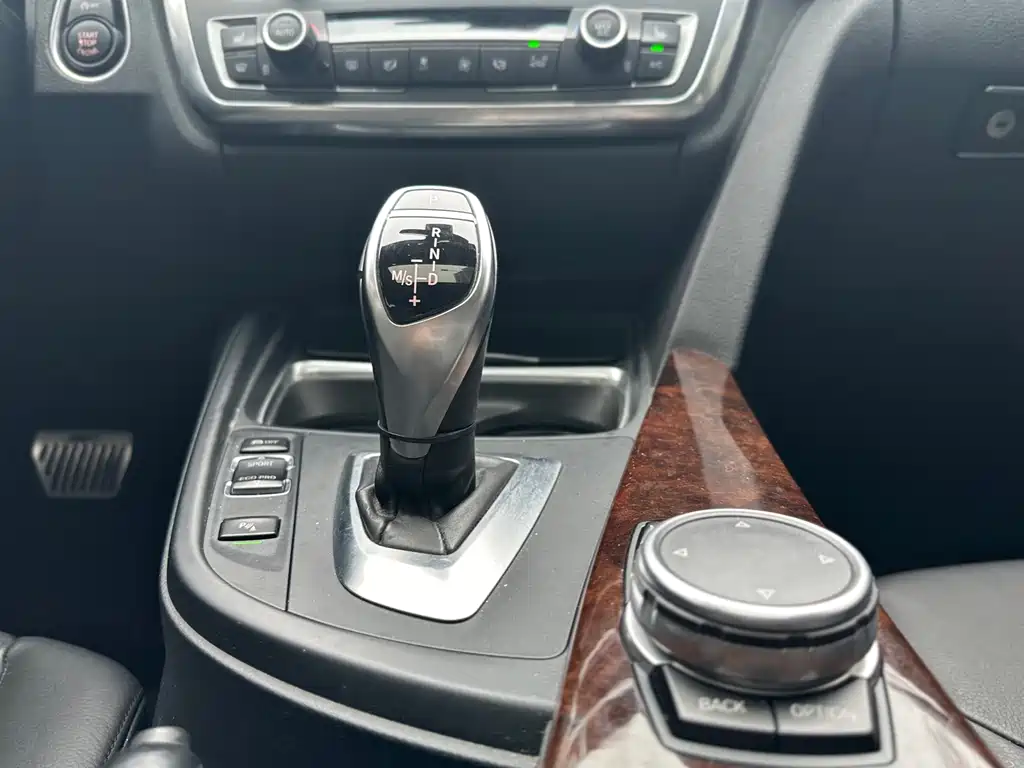 BMW 3 Series 2015 — фото 20
