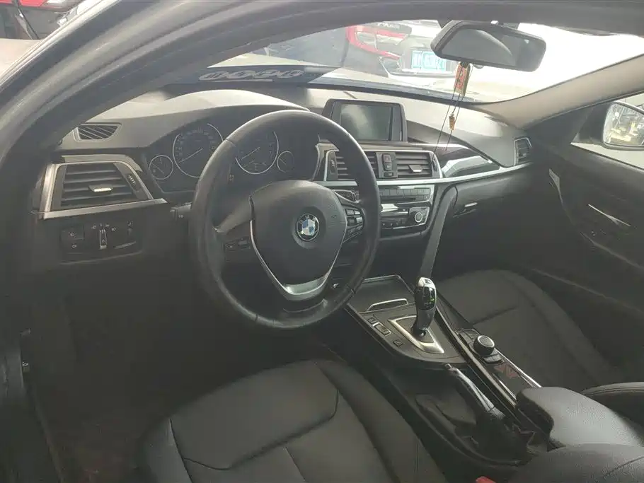 BMW 3 Series 2016 — фото 12