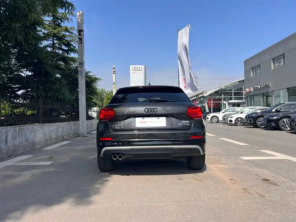 Audi Q2L 2021 — фото 10