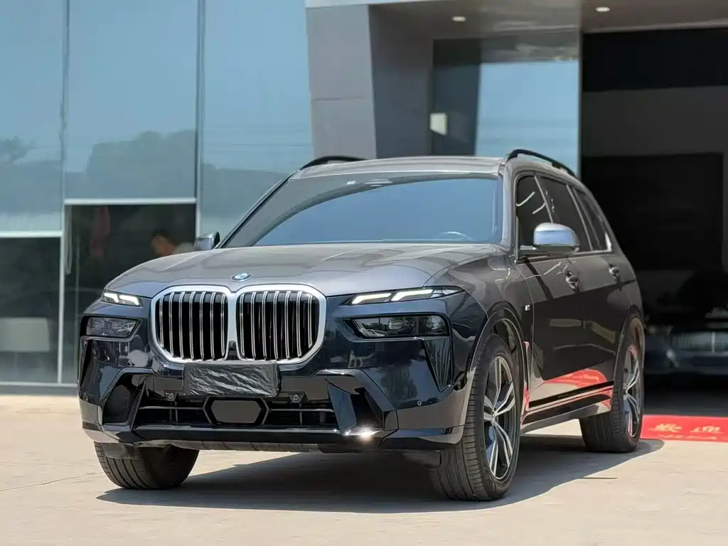 BMW X7 2023 — фото 1