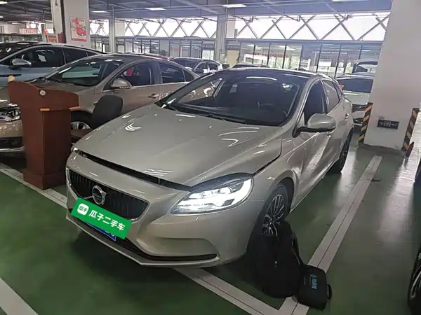 Volvo V40 2019