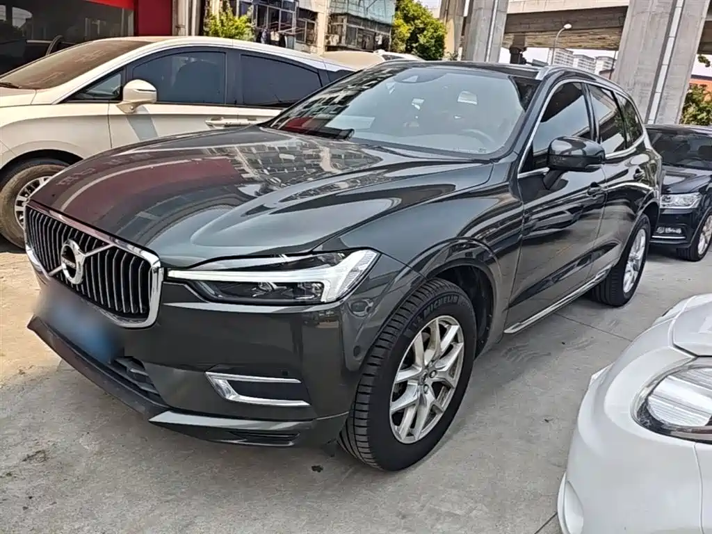 Volvo XC60 2021 — фото 1