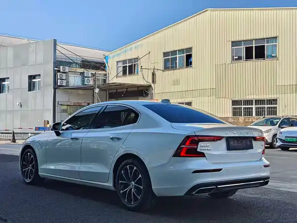 Volvo S60 2021
