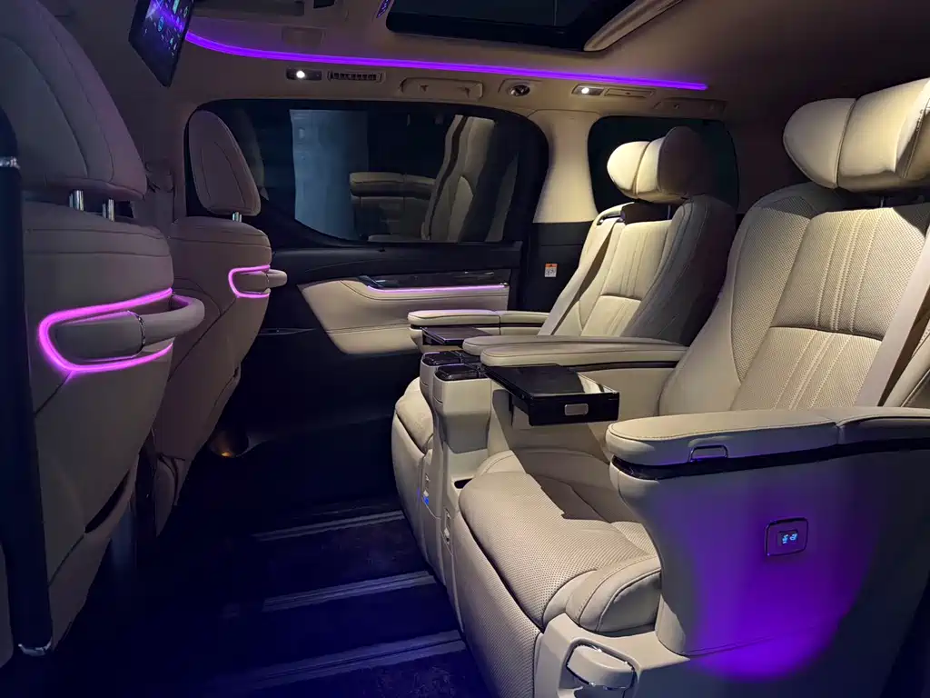 Toyota Vellfire 2023 — фото 10