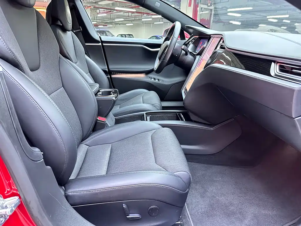 Tesla Model S 2017 — фото 12