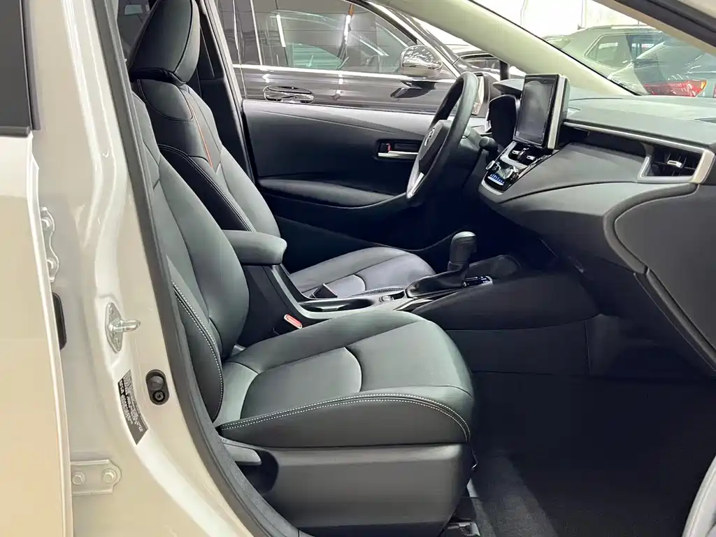 Toyota Corolla 2023 — фото 17