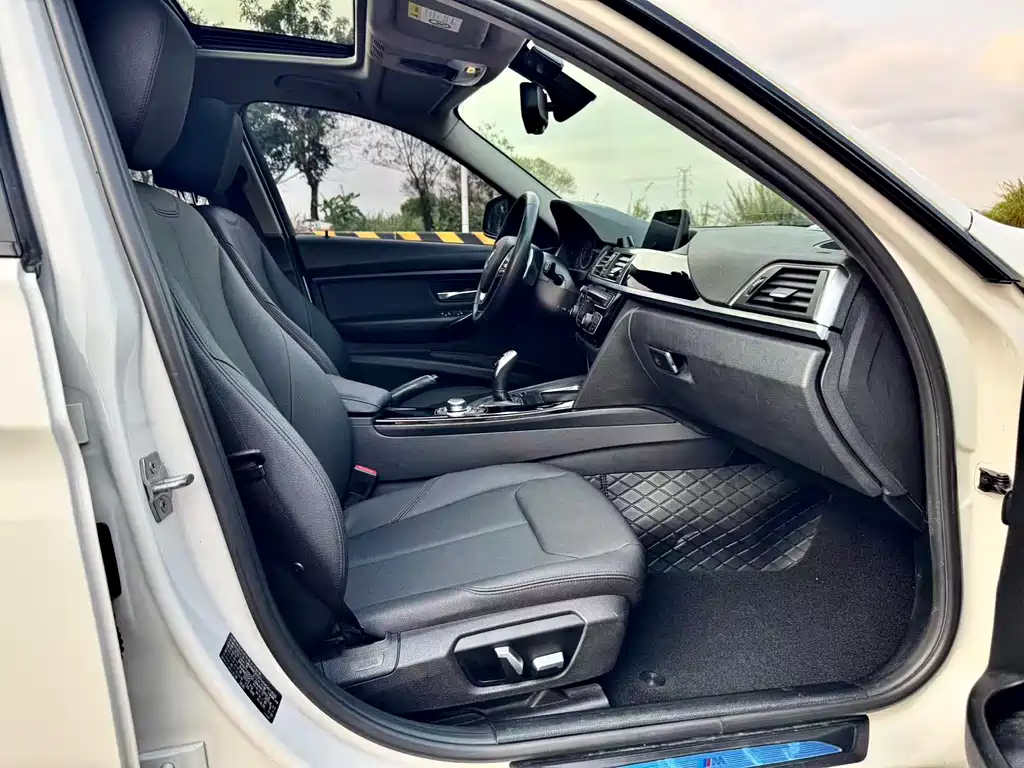 BMW 3 Series 2017 — фото 14