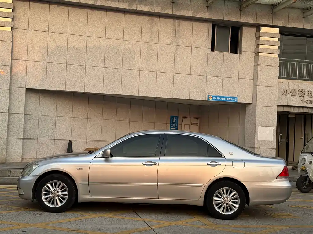 Toyota Crown 2005 — фото 10
