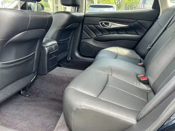 Infiniti Q70 2016