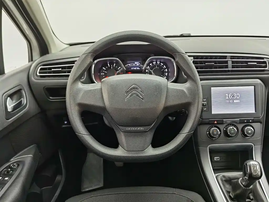 Citroen C4 2017 — фото 11