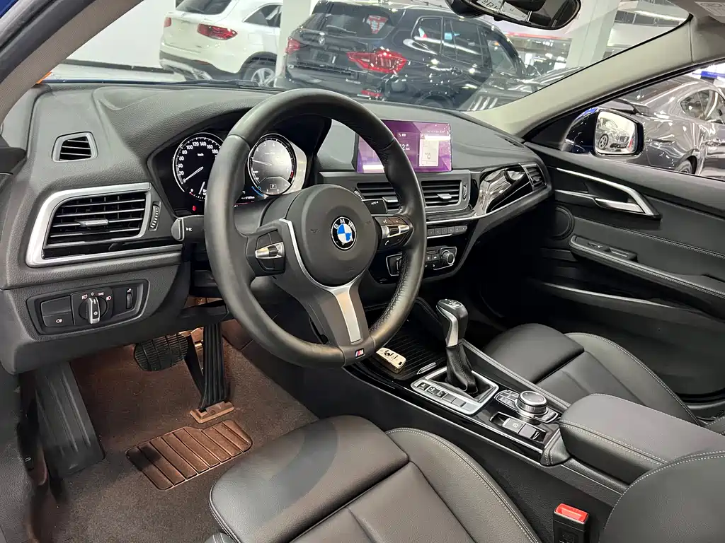 BMW 1 Series 2019 — фото 12