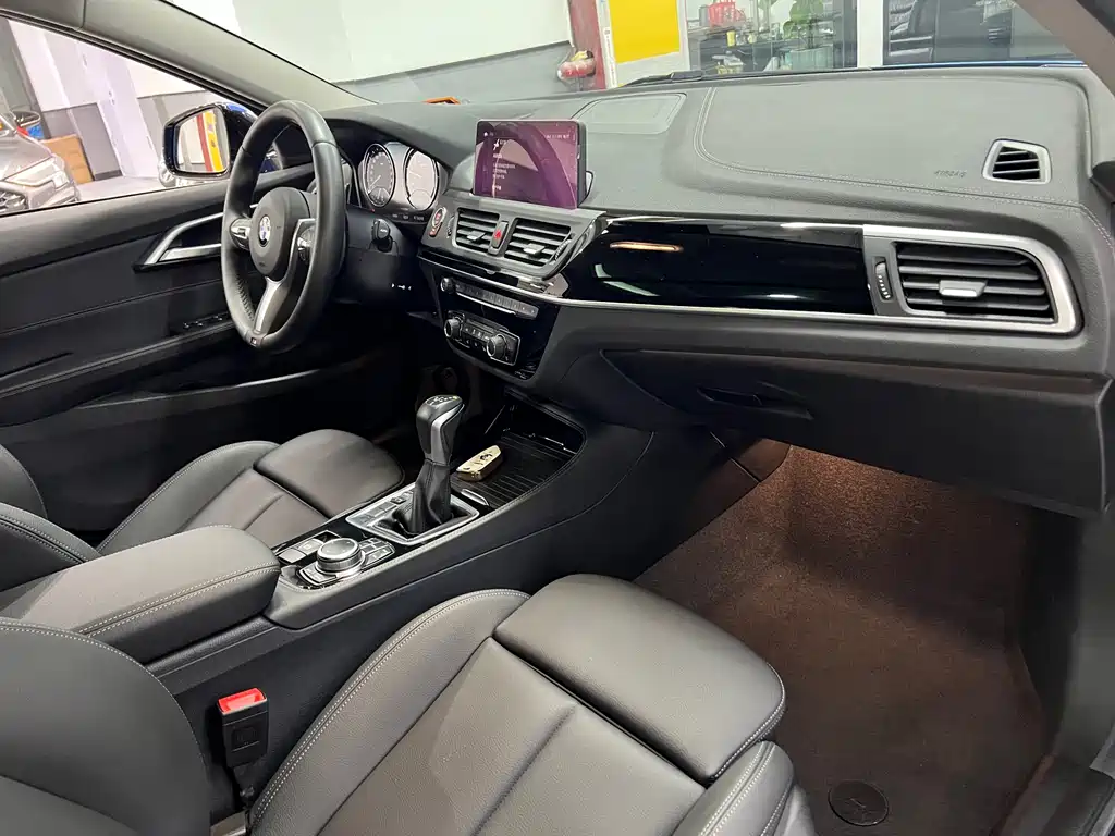 BMW 1 Series 2019 — фото 14