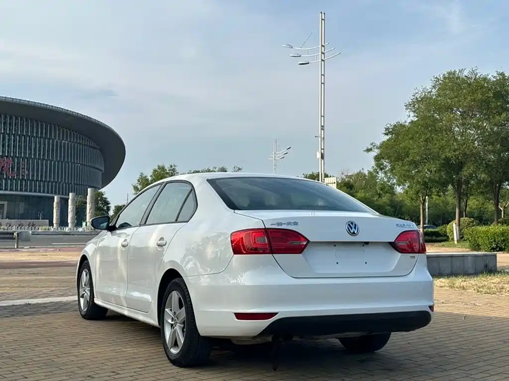 Volkswagen Sagitar 2013