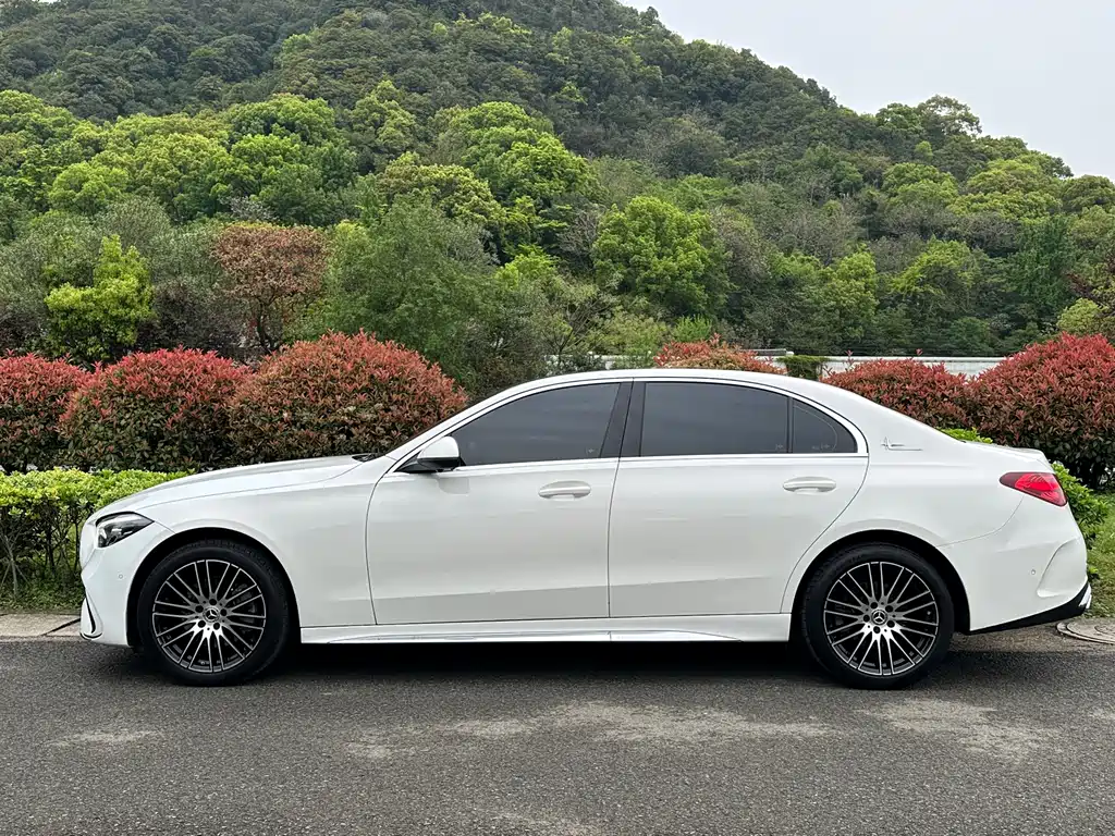 Mercedes-Benz C-Class 2023 — фото 3