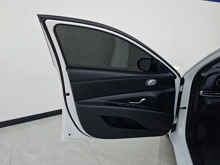 Hyundai Elantra 2025