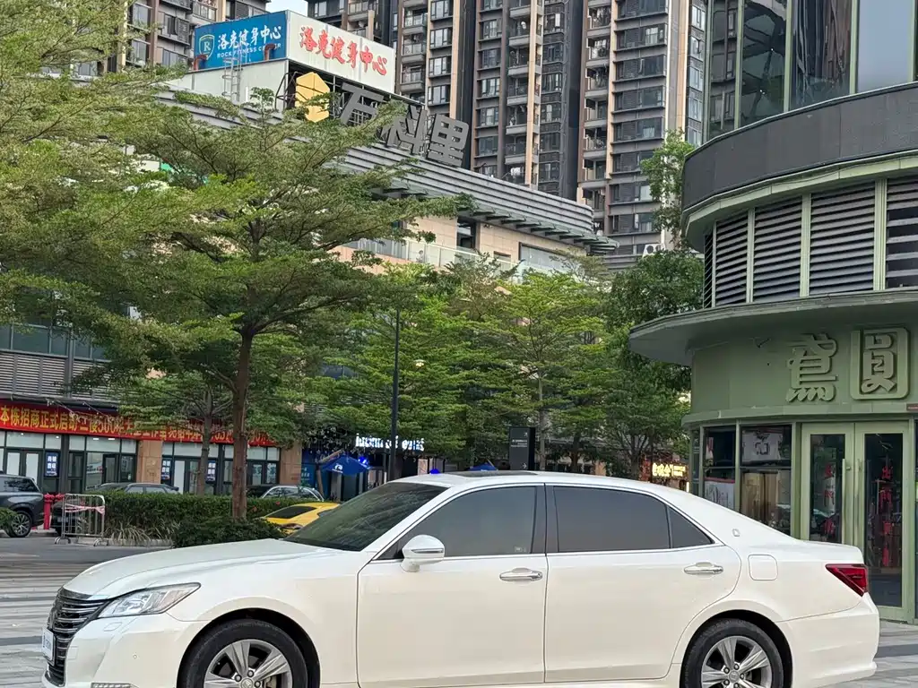Toyota Crown 2015 — фото 13
