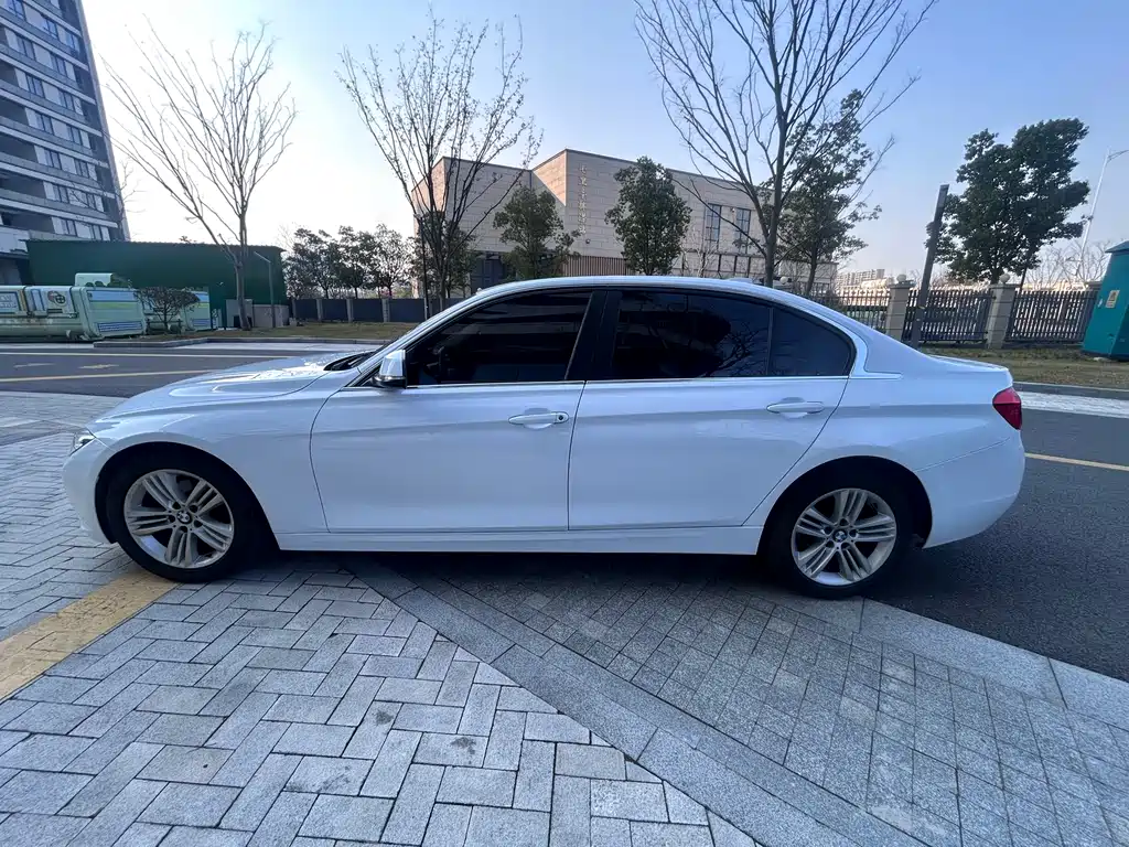 BMW 3 Series 2017 — фото 9
