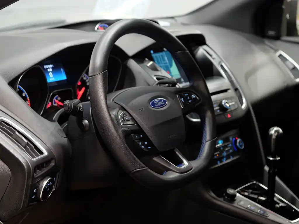 Ford Focus 2018 — фото 6