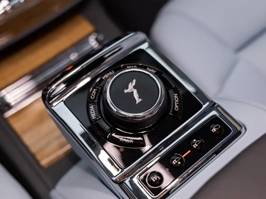 Rolls-Royce Phantom 2020 — фото 16