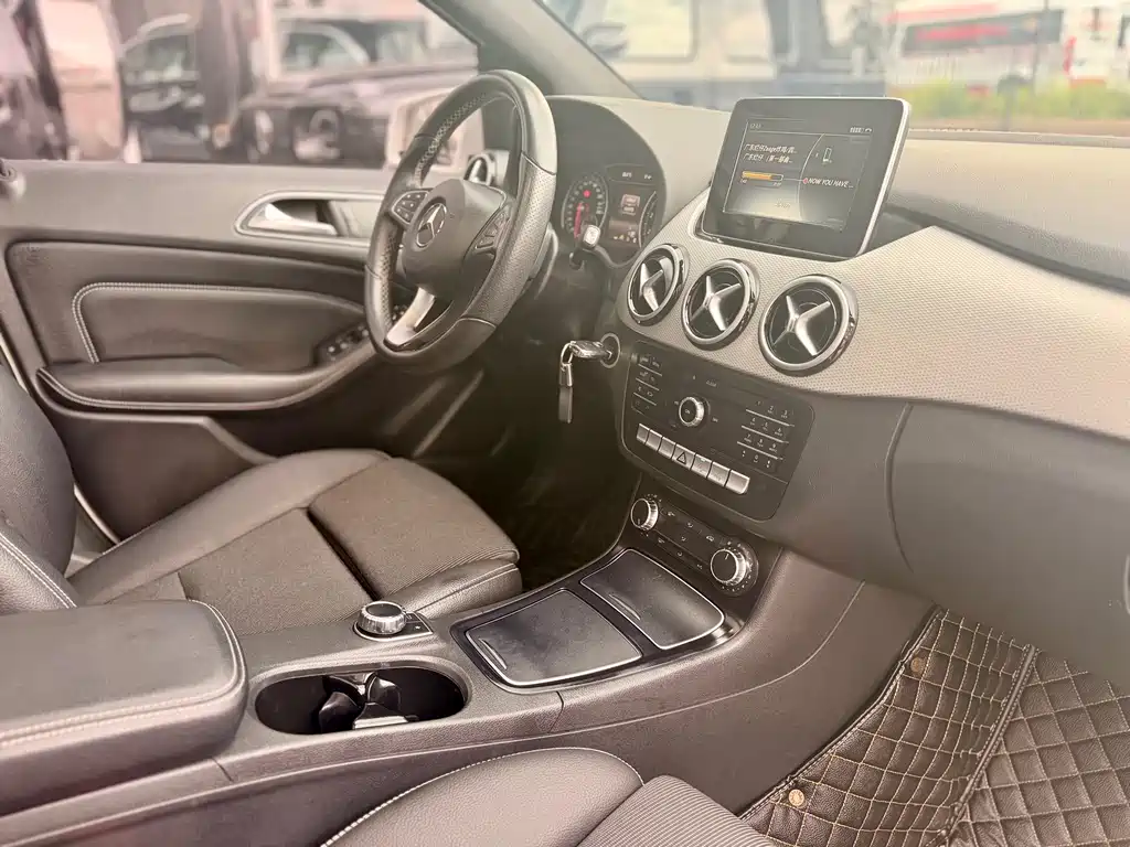 Mercedes-Benz B-Class 2016 — фото 19