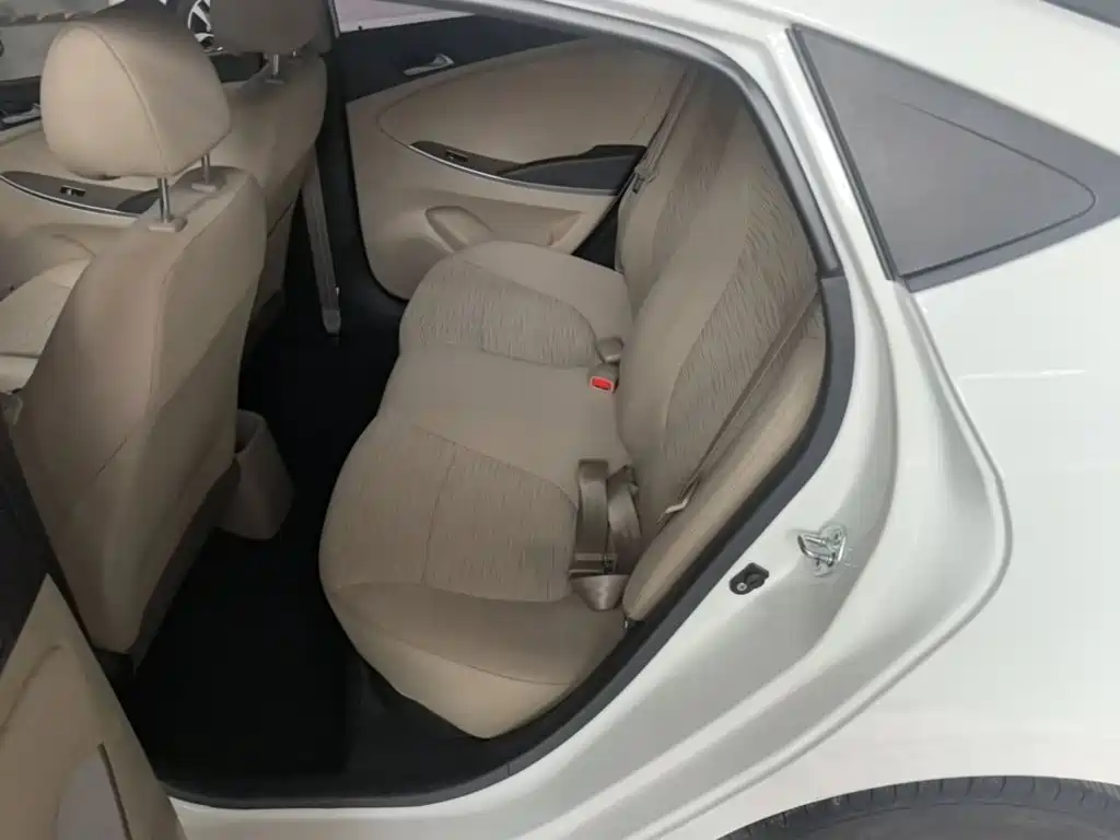 Hyundai Verna 2016 — фото 17