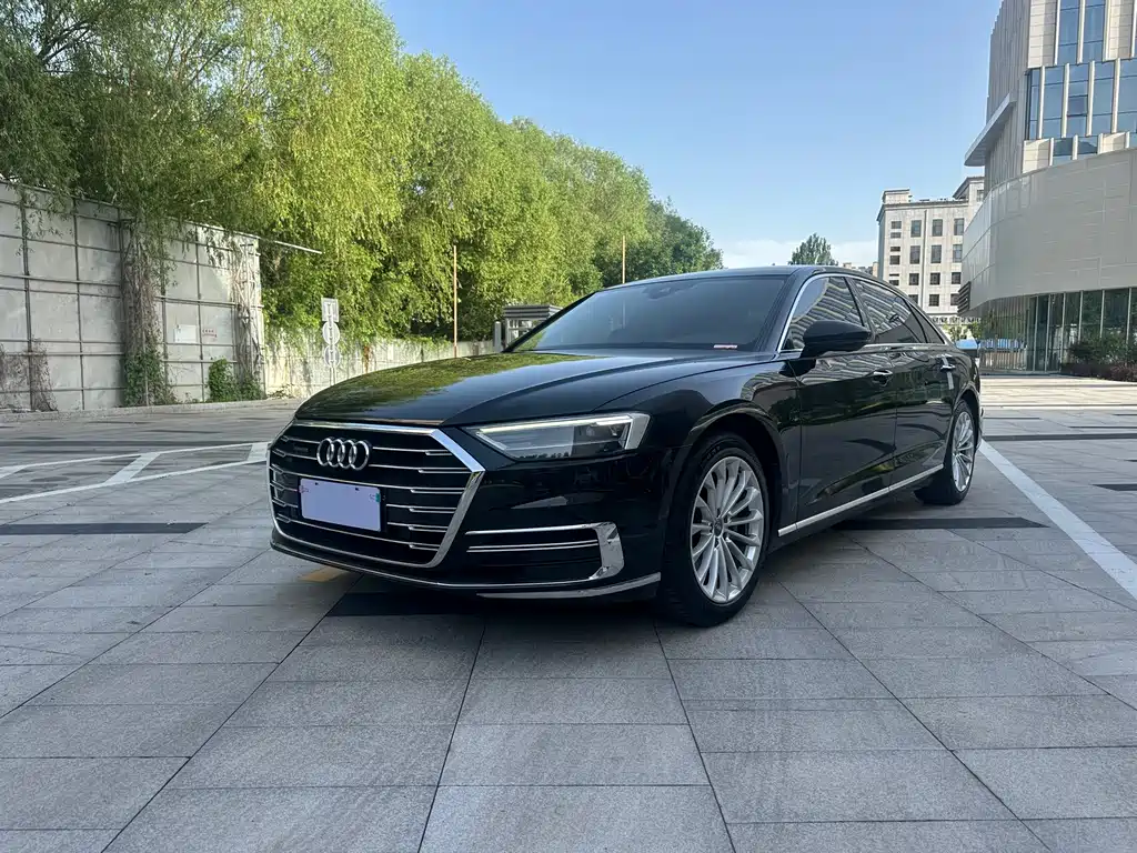 Audi A8 2020 — фото 1