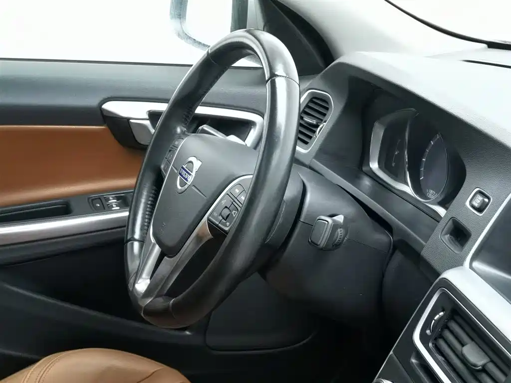 Volvo S60 2015 — фото 22